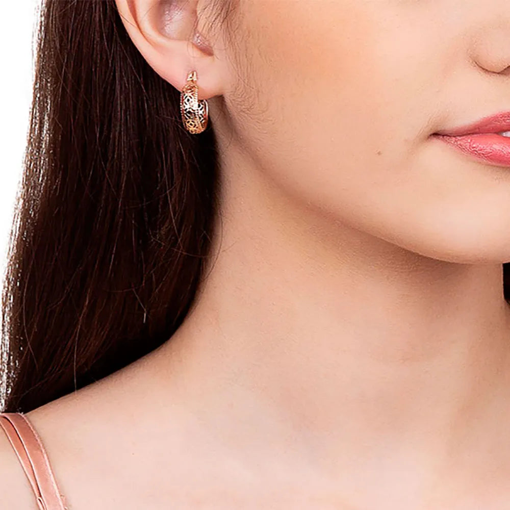 BRINCO ARGOLA VAZADA BANHADO A OURO 18K