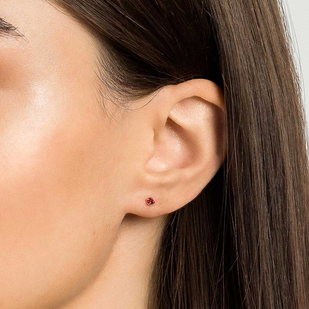 BRINCO SOLITÁRIO BANHADO A OURO 18K COM CRISTAIS