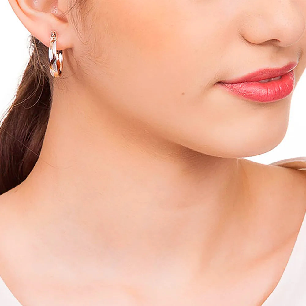 BRINCO ARGOLA BANHADO A OURO 18K COM APLICAÇÃO DE RHODIUM